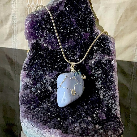 Artisan Crafted Jewelry - 18” Italian Sterling Silver Necklace With Lacy Lavender Agate Pendant